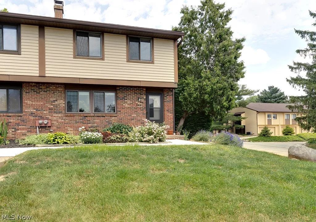 960 Hampton Ridge Dr photo 1
