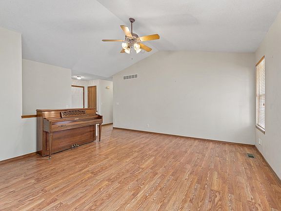 3rd image of 10905 W Ryan St