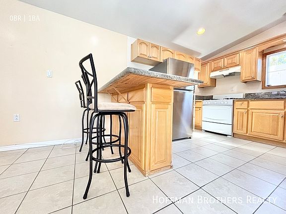 4th image of 1734 S Canfield Ave #A