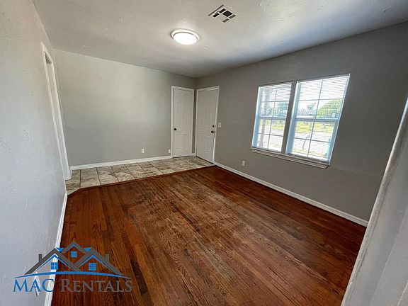 3rd image of 2441 SW 44th St