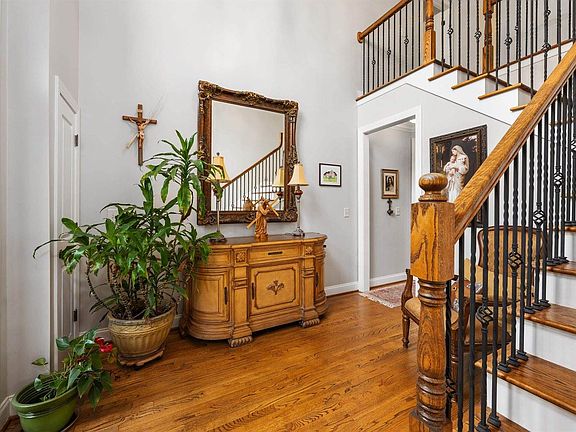 5th image of 132 Spring Rd