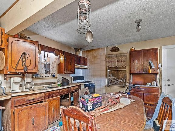 5th image of 2005 La Paloma Ave