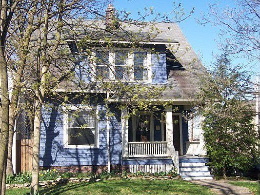Charming arts and crafts style home on corner lot in Old North Columbus.