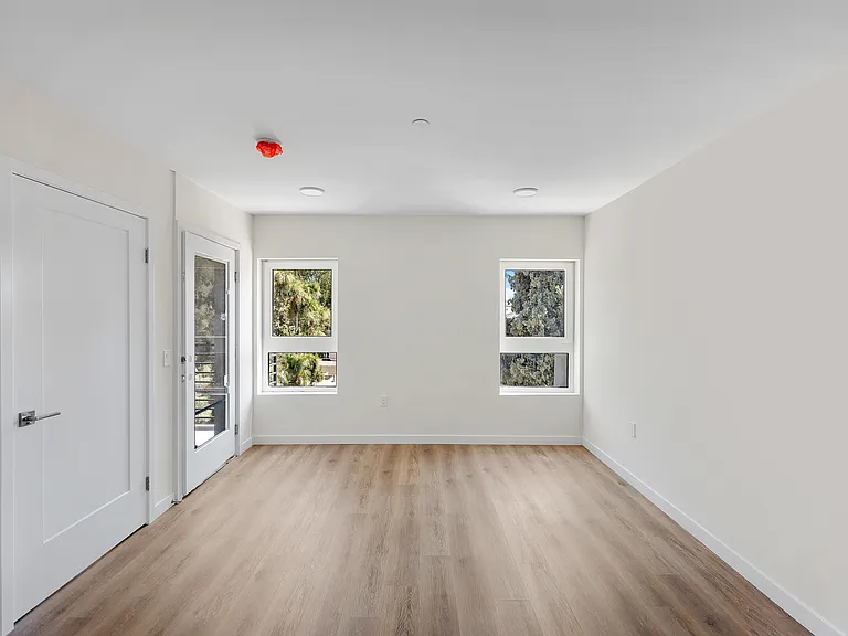 6363 Tyrone Ave #406 — Photo 7
