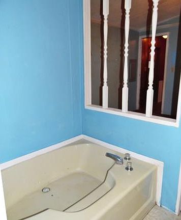 3rd image of 841 Broome Pl