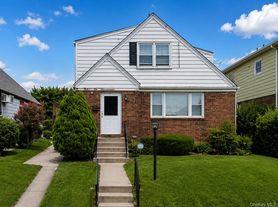 136-17 62nd Ave, Flushing, NY