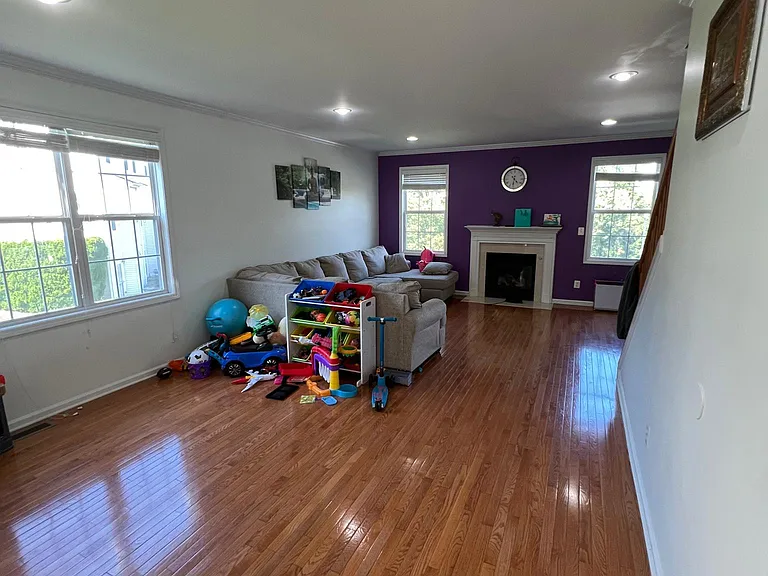 555 Coventry Dr — Photo 14