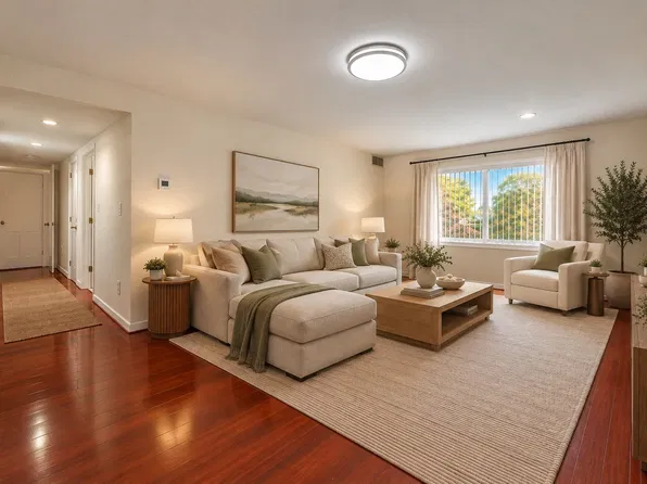 321 Place Ln Unit 321, Woburn, MA 01801