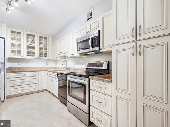 5903 Mount Eagle Dr APT 312, Alexandria, VA 22303