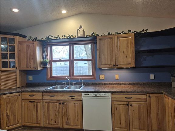 5th image of 928 Yorkshire Avenue