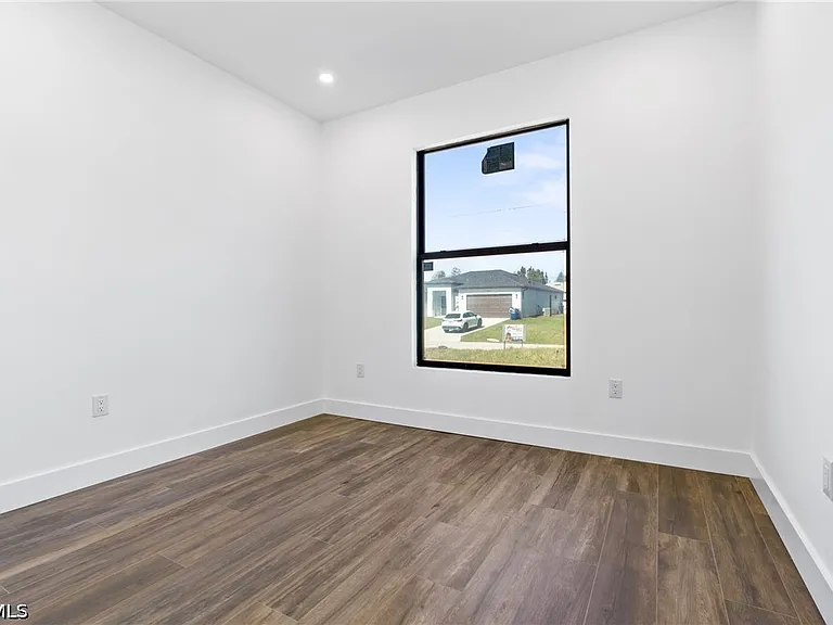2803 44th St SW — Photo 10