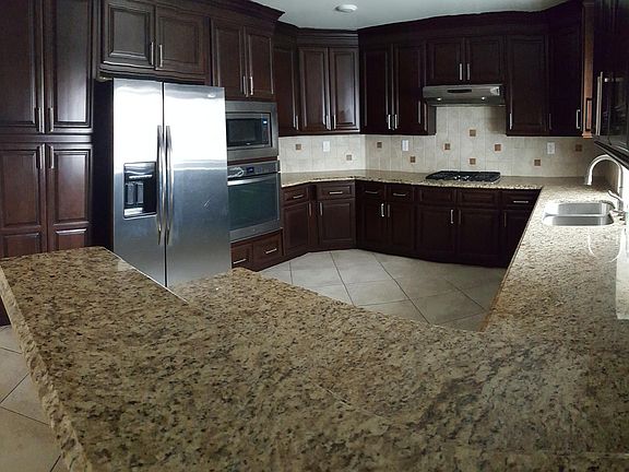 Large Upgraded Kitchen-Cook's Delight!