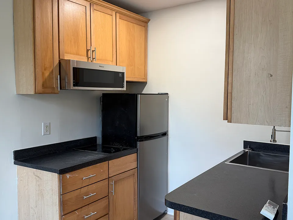 33 1/2 Cannon St #301