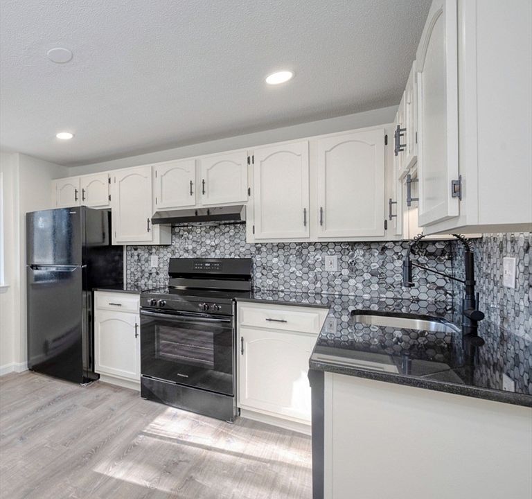 1st image of 15 Foundry St APT A3