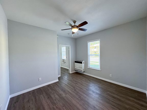 5th image of 122 S Parkwood Ave
