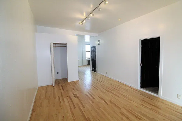 Rented by Compass | media 16