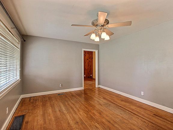 2nd image of 312 Mullins St