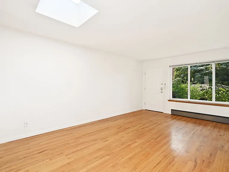 The Diane Apartments — Photo 3