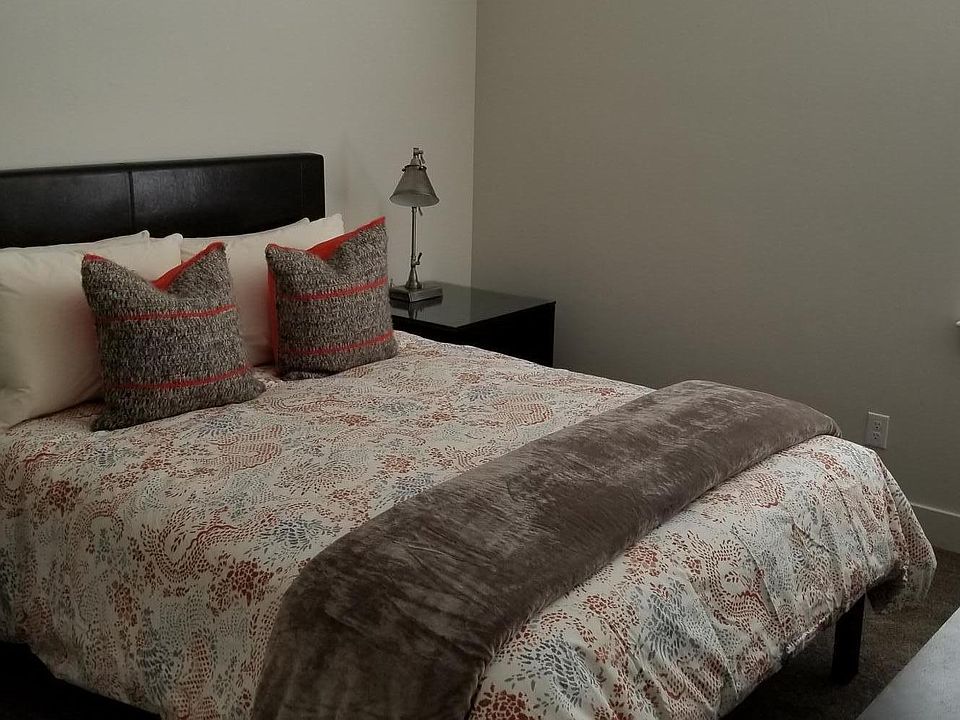 Queen 2nd Bdrm
