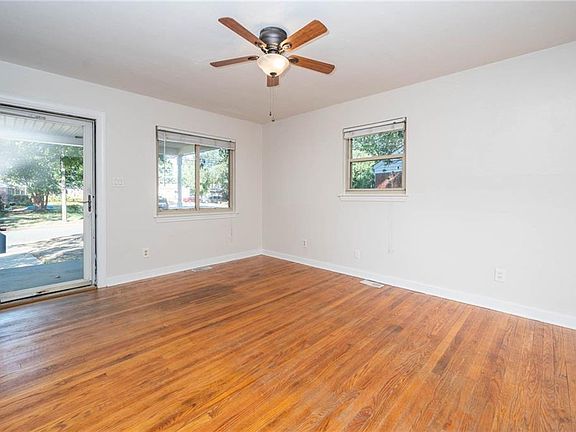 5th image of 609 Summers Dr