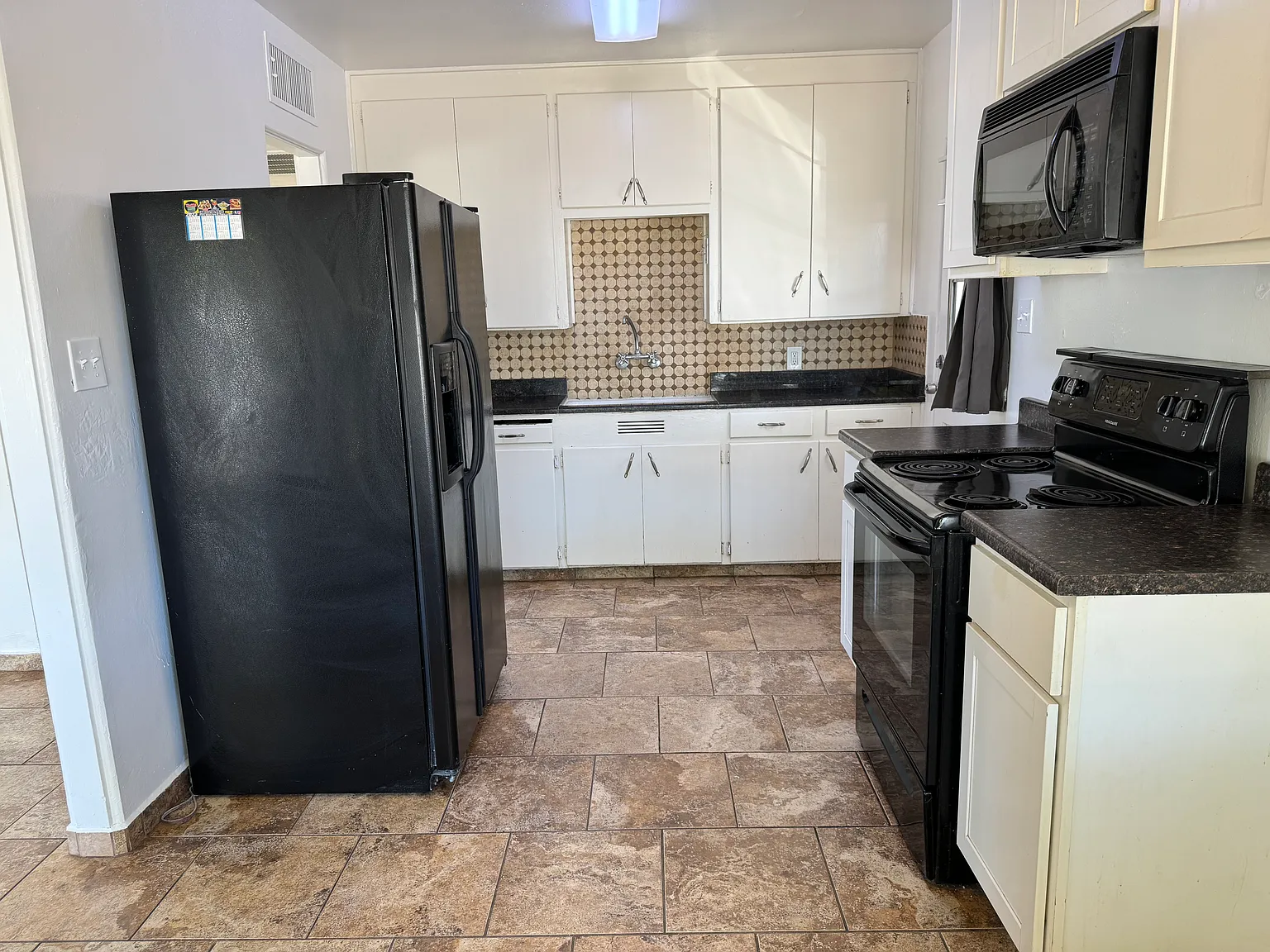 3 bed, 1310 sqft, $1,850 — Photo 3