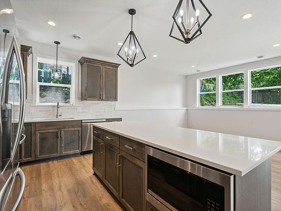 4th image of 1012 Ramsey St