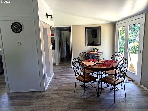 5th image of 1115 Thayer Ave