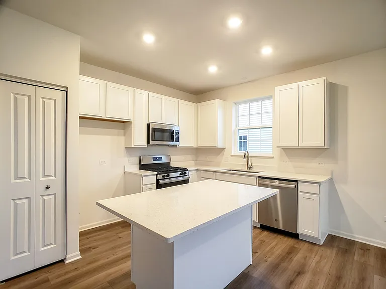 14347 Clover Ave — Photo 6