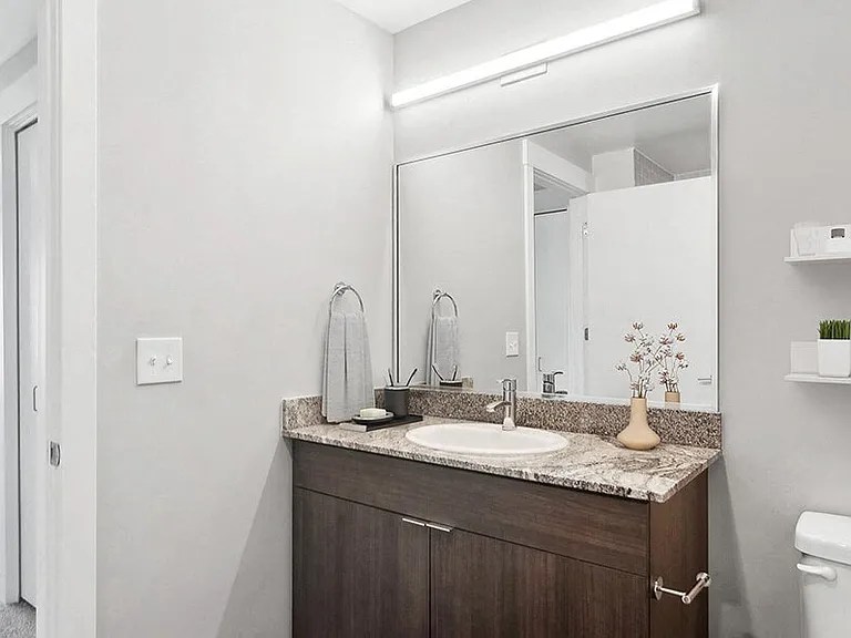 Seven Skies Apartments — Photo 15