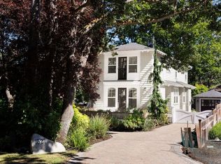 1327 Transit Rd, Oak Bay, BC V8S 4Z4