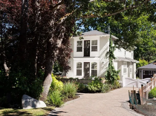 1327 Transit Rd, Oak Bay, BC V8S 4Z4