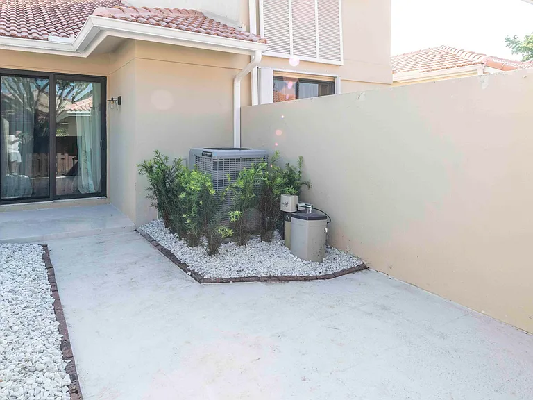 257 Old Meadow Way — Photo 7