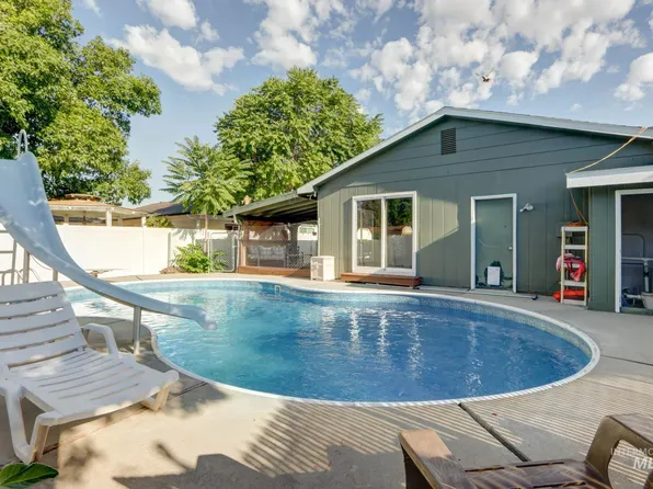 563 NW 18th St, Ontario, OR 97914