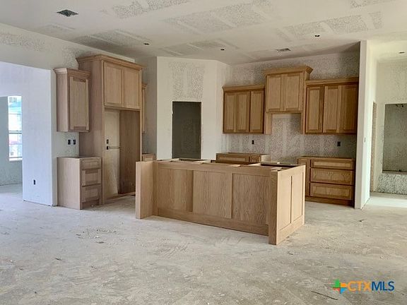4th image of 1424 Four Sixes Ranch Rd