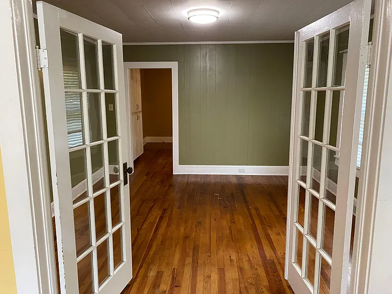 1343 S Battleground Ave — Photo 10