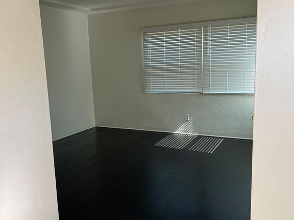 3rd image of 4416-4430 Kansas St #4428