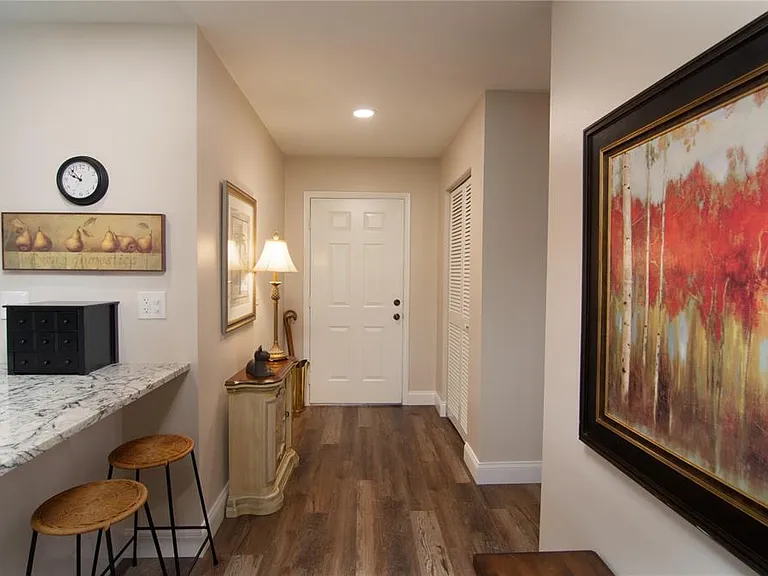 5635 Golf Pointe Dr #101 — Photo 2