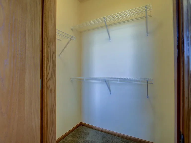 Grant- Walk-In Closet
