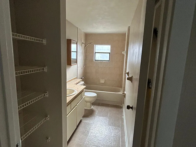 8075 Canterbury St — Photo 9
