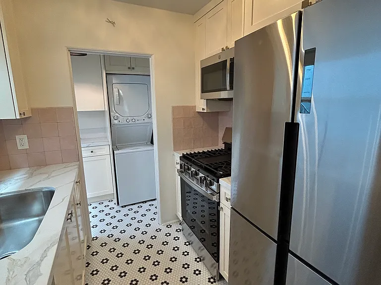 4124 Iowa St — Photo 3