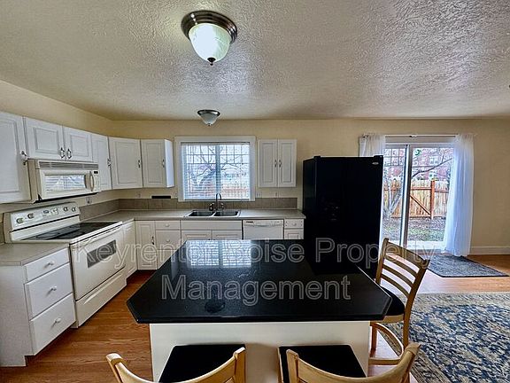 4th image of 1203 S Lincoln Ave