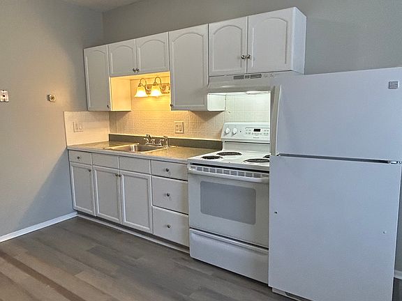 4th image of 1455 Mineral Spring Ave APT 14