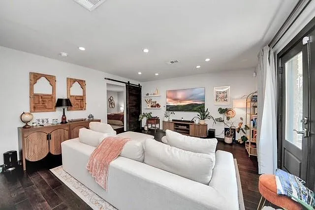 1410 Hyde Park Blvd #203 — Photo 25