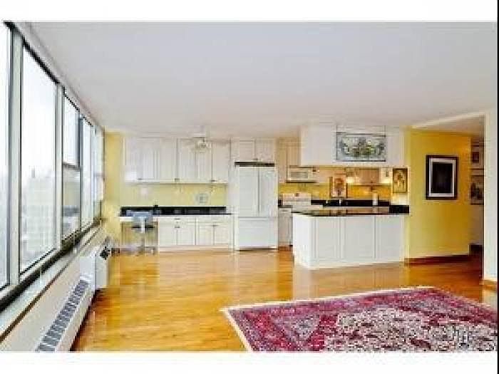 2nd image of 360 W Wellington Ave APT 15A