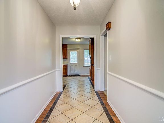 3rd image of 534 Lake Forest Dr