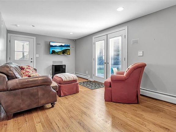 3rd image of 61 Brooklane Dr