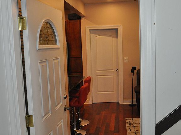 2nd image of 1908 N Fairfield Ave #2N