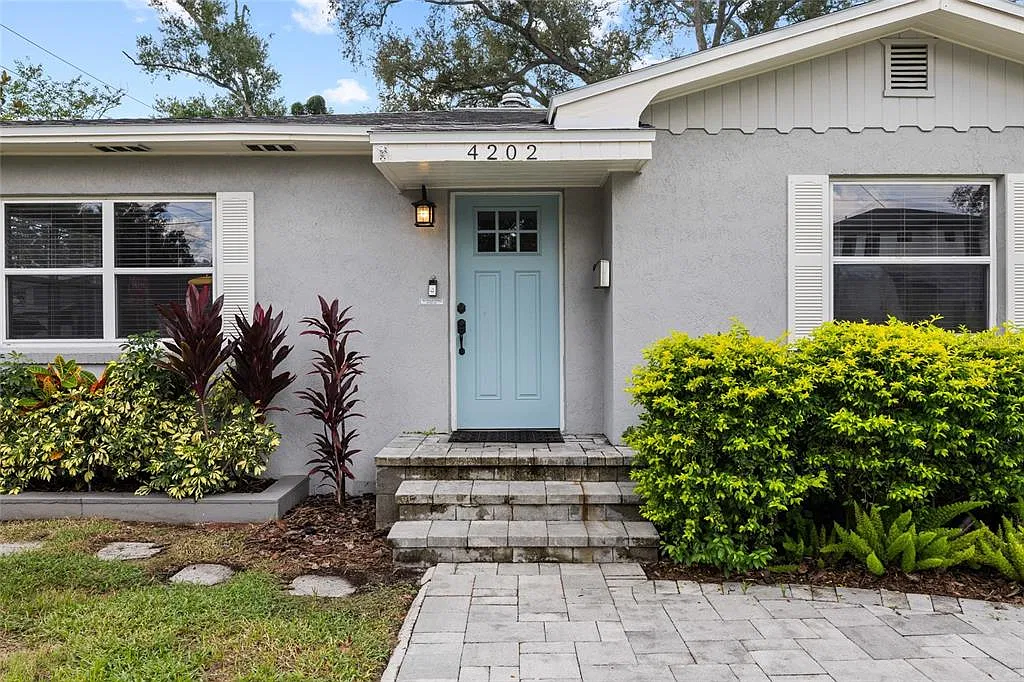 3 bed, 2.0 bath, 1297 sqft, $5,500 — Photo 2