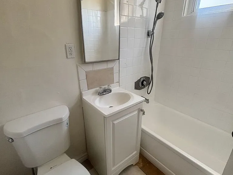 1760 Henderson Ave — Photo 7