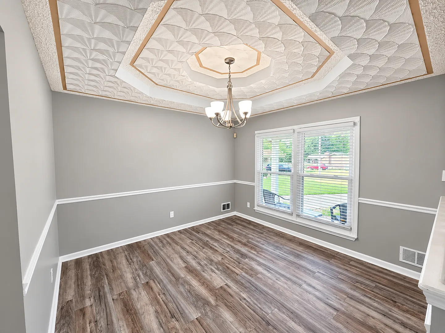 4 Bedroom, 2.5 Bathroom Shivley Cul-De-Sac! — Photo 2
